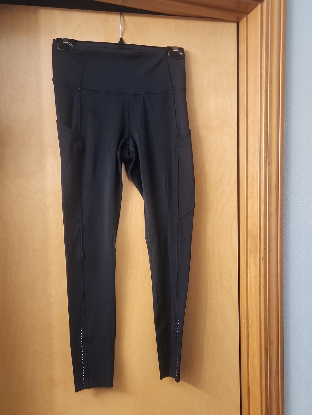 lululemon Black Workout Leggings with Hidden And Side Pockets Size 6
